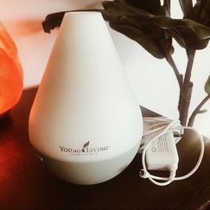 EUC Young Living Essential Oils Dewdrop Diffuser